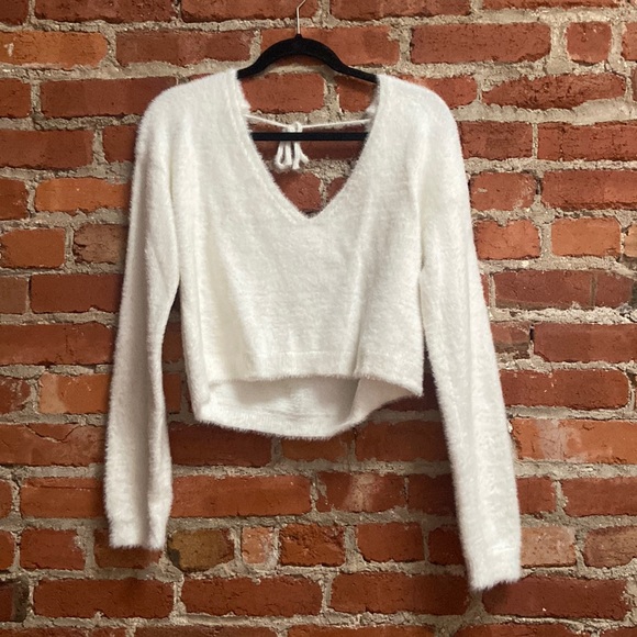 Forever 21 fluffy crop aweater - Picture 1 of 6